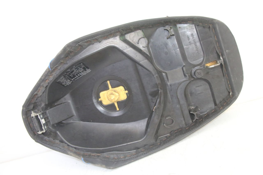 photo de ASIENTO PEUGEOT VIVACITY 50 (2004 - 2009) - Detalles de los puntos de fijación