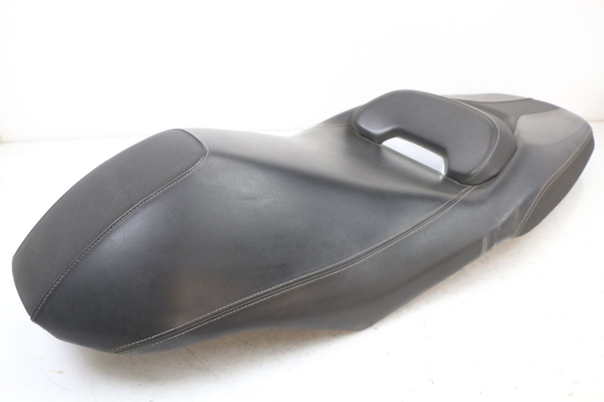 photo de ASIENTO YAMAHA XMAX X-MAX ABS 125 (2017 - 2020) - Primer plano técnico