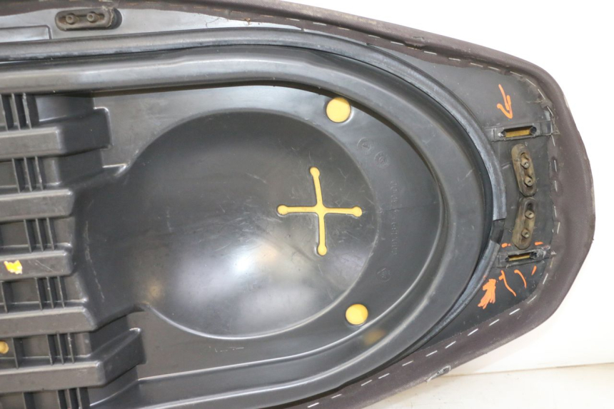photo de ASIENTO YAMAHA X-MAX XMAX 250 (2006 - 2009) - Enfoque en la estructura