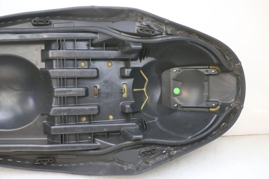 photo de ASIENTO YAMAHA XMAX X-MAX 125 (2006 - 2009) - Zoom sobre los componentes