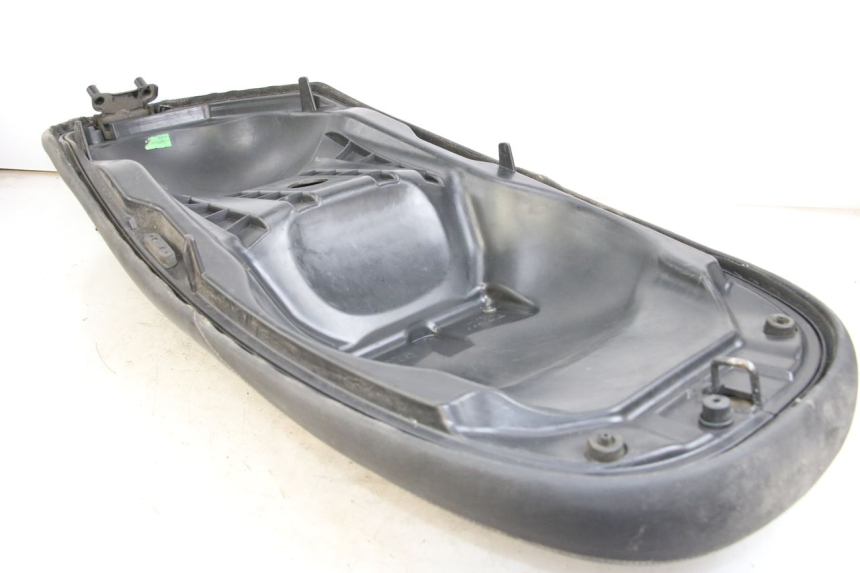 photo de ASIENTO PIAGGIO X10 125 (2012 - 2017) - Detalles de los puntos de fijación