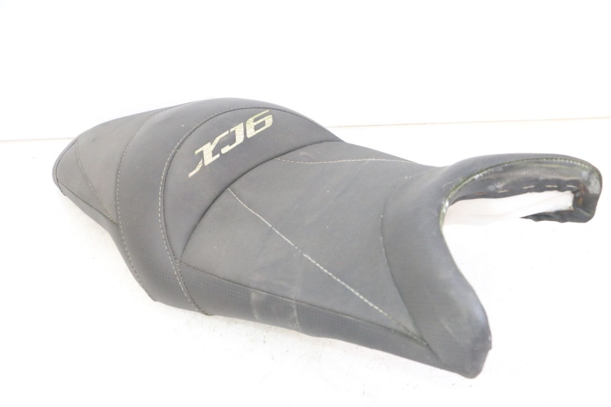 photo de ASIENTO YAMAHA XJ6 ABS 600 (2008 - 2016) - Zoom sobre los componentes