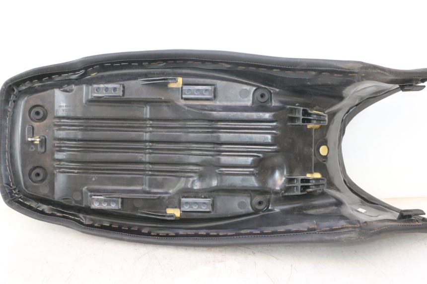 photo de ASIENTO HONDA XLV VARADERO 125 (2007 - 2012) - Detalles de los puntos de fijación