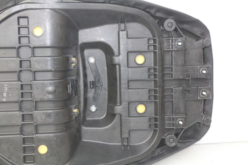photo de ASIENTO YAMAHA XP T-MAX TMAX ABS 530 (2012 - 2015) - Zoom sobre los componentes