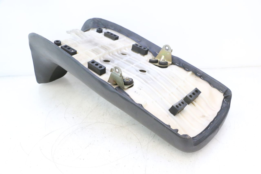 photo de ASIENTO HONDA XRV AFRICA TWIN 750 (1990 - 1992) - Primer plano técnico