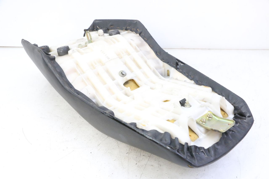 photo de ASIENTO YAMAHA FZS FAZER 600 (2001 - 2003) - Detalles de los puntos de fijación