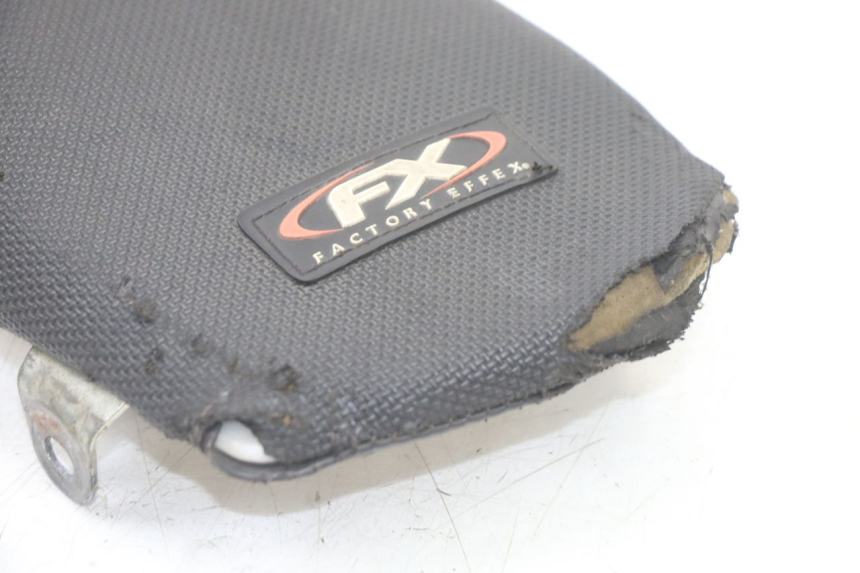 photo de ASIENTO YAMAHA YZ 125 (2006 - 2016) - Detalles de los puntos de fijación