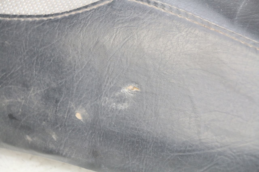 photo de ASIENTO YIYING YY50QT-10 50 (2007 - 2022) - Estado de la superficie y material