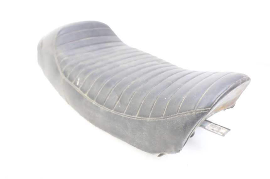 photo de ASIENTO KAWASAKI ZEPHYR 1100 ( - 1995) - Estado de la superficie y material
