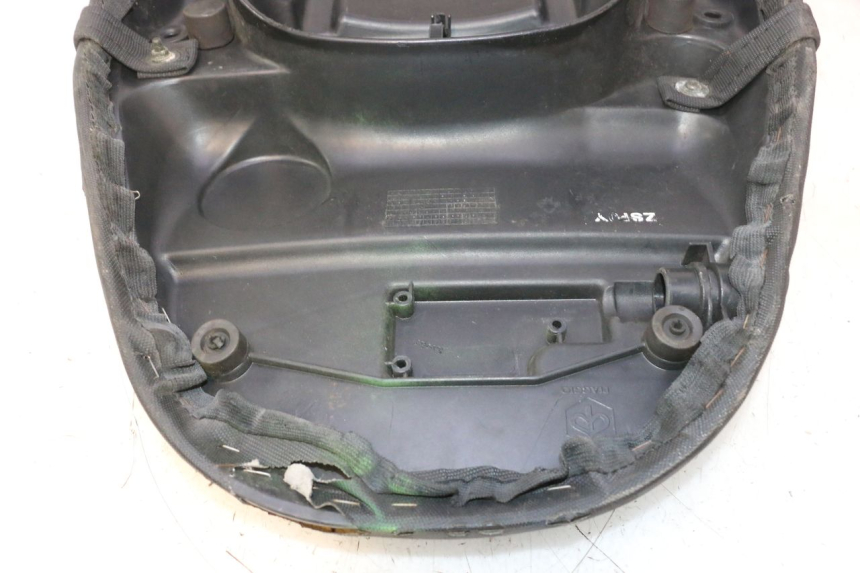 photo de ASIENTO PIAGGIO ZIP 2T 50 (2009 - 2019) - Detalles de los puntos de fijación