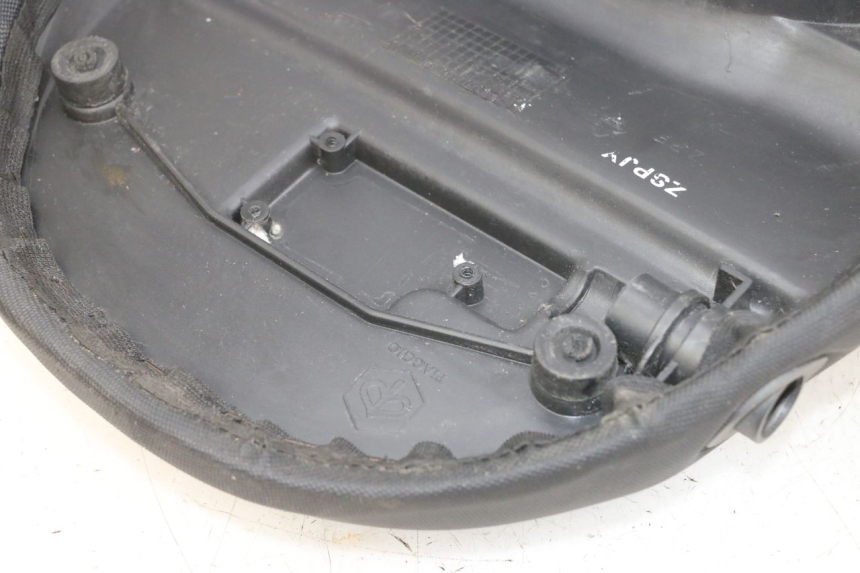 photo de ASIENTO PIAGGIO ZIP 4T 50 (2018 - 2020) - Estado de la superficie y material