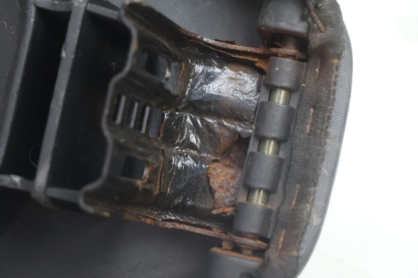 photo de ASIENTO PIAGGIO ZIP 4T 50 (2006 - 2017) - Zoom sobre los componentes