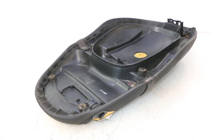 photo de ASIENTO PIAGGIO ZIP IGET 4T 50 (2021 - 2023) - Estado de la superficie y material