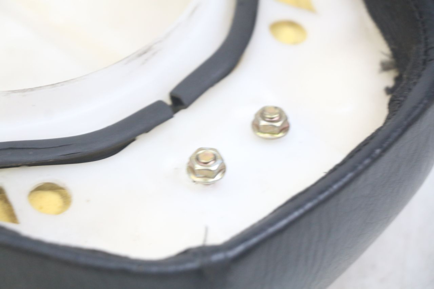 photo de ASIENTO UNIVERSAL BIKE ZN50QT-11B 50 (2018 - 2021) - Detalles de los puntos de fijación