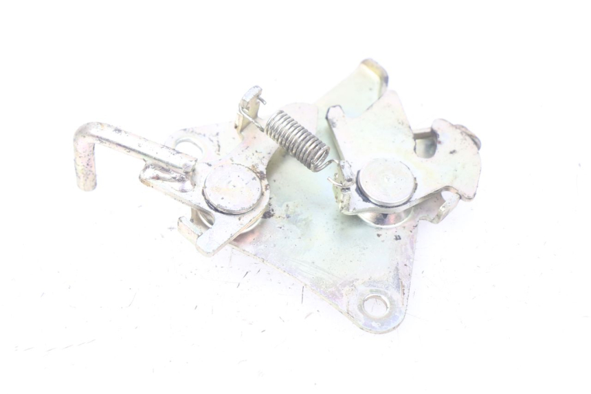 photo de CIERRE ASIENTO HOOK HONDA CBR R 125 (2003 - 2006) - Otra perspectiva