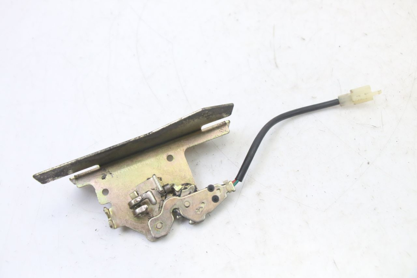 photo de CERRADURA DEL ASIENTO KYMCO DINK STREET 125 (2009 - 2014) - Zoom estado de uso