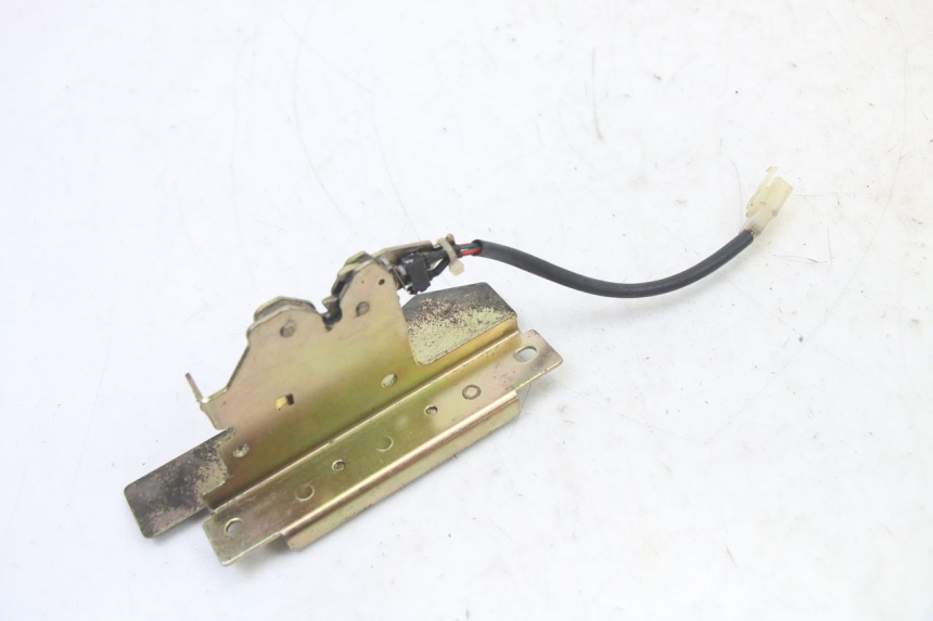 photo de CERRADURA DEL ASIENTO KYMCO DINK STREET 125 (2009 - 2014) - Otra perspectiva