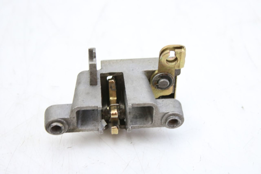 photo de CERRADURA DEL ASIENTO JM MOTORS EVOLIS 4T 50 (2018 - 2022) - Otra perspectiva