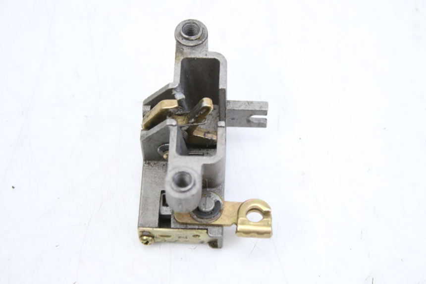 photo de CERRADURA DEL ASIENTO JM MOTORS EVOLIS 4T 50 (2018 - 2022) - Primer plano técnico