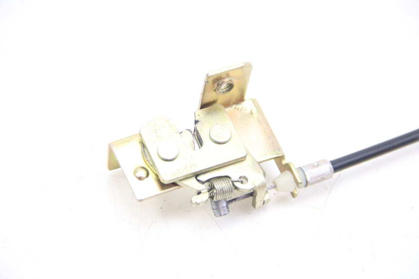 photo de CERRADURA DEL ASIENTO JM MOTORS GT LINE 4T 50 (2021 - 2023) - Detalle de la pieza