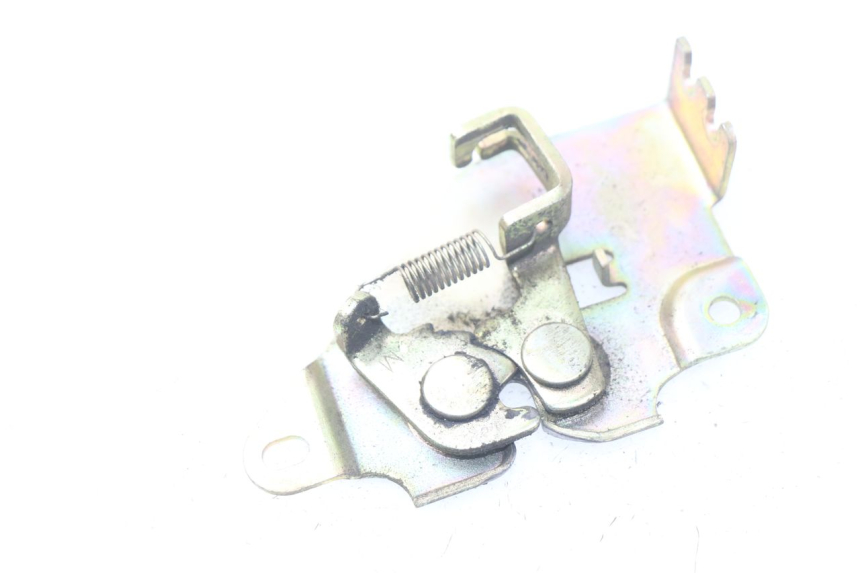 photo de CIERRE ASIENTO HOOK SYM GTS EFI ABS 125 (2012 - 2016) - Detalle de la pieza