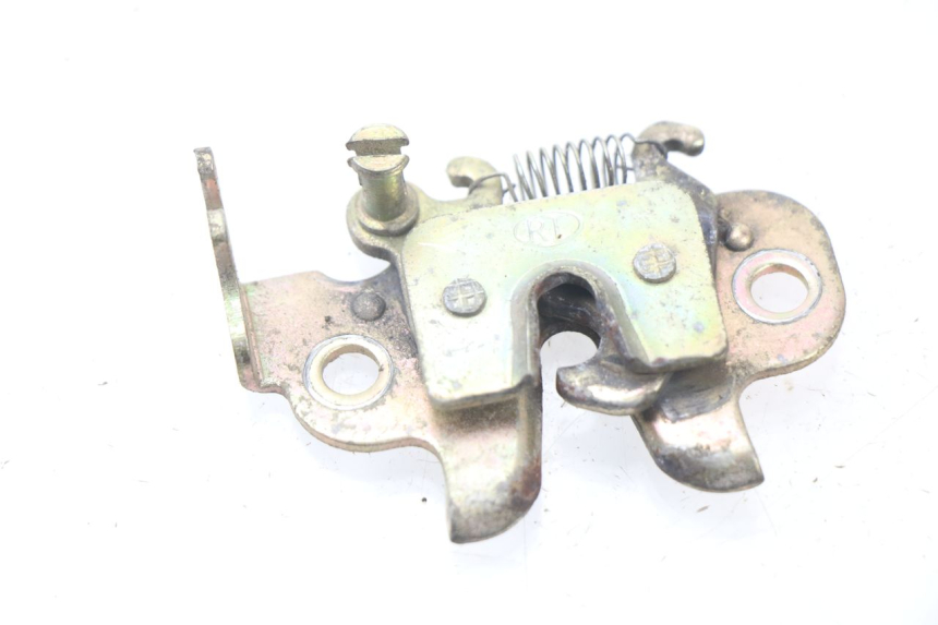 photo de CIERRE ASIENTO HOOK PEUGEOT KISBEE 4T 50 (2010 - 2017) - Detalle de la pieza