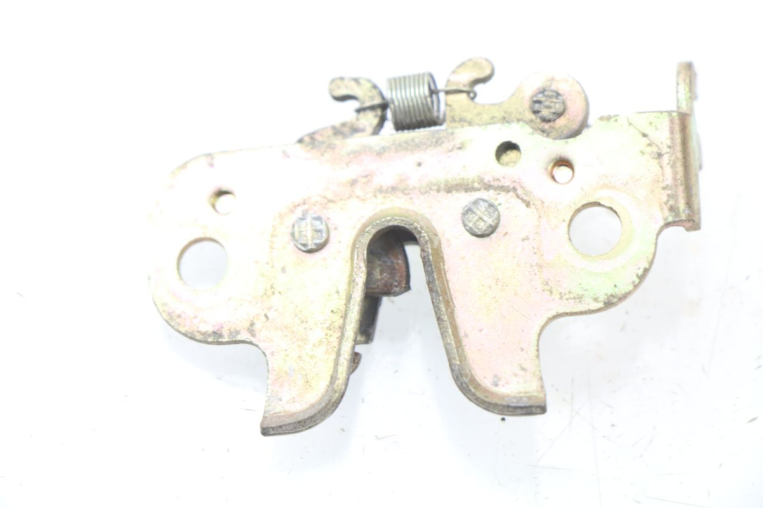 photo de CIERRE ASIENTO HOOK PEUGEOT KISBEE 4T 50 (2010 - 2017) - Zoom estado de uso