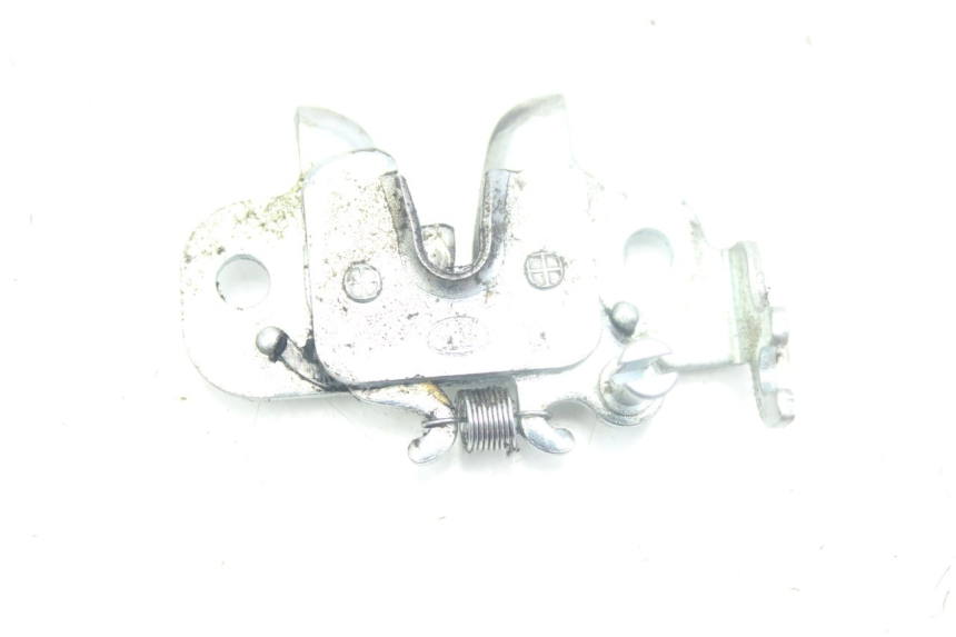 photo de CERRADURA DEL ASIENTO PEUGEOT KISBEE 4T 50 (2018 - 2022) - Zoom estado de uso