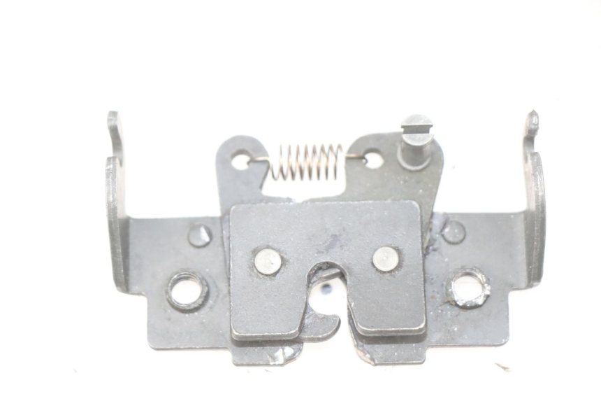 photo de CERRADURA DEL ASIENTO PIAGGIO MP3 LT 300 (2010 - 2016) - Zoom estado de uso