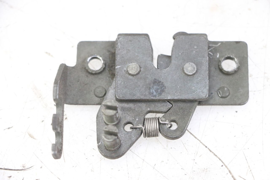 photo de CIERRE ASIENTO HOOK PIAGGIO MP3 LT 300 (2010 - 2016) - Detalle de la pieza