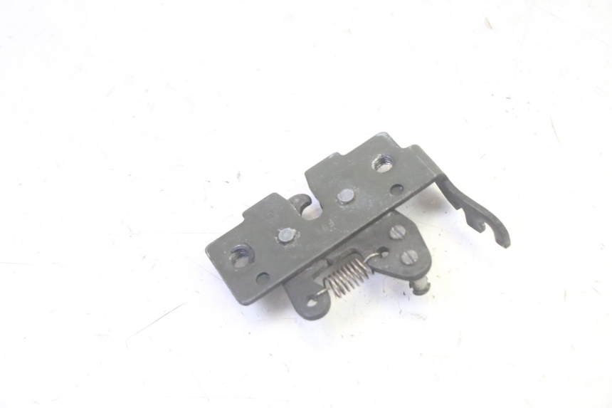 photo de CIERRE ASIENTO HOOK PIAGGIO MP3 RL 250 (2006 - 2010) - Otra perspectiva