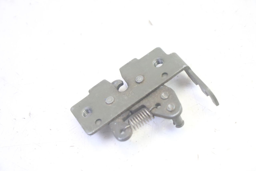 photo de CIERRE ASIENTO HOOK PIAGGIO MP3 RL 250 (2006 - 2010) - Otra perspectiva