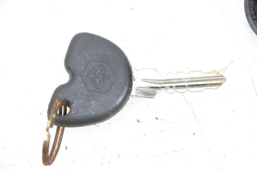 photo de CIERRE ASIENTO HOOK PIAGGIO NEW TYPHOON 50 (2018 - 2021) - Detalle de la pieza