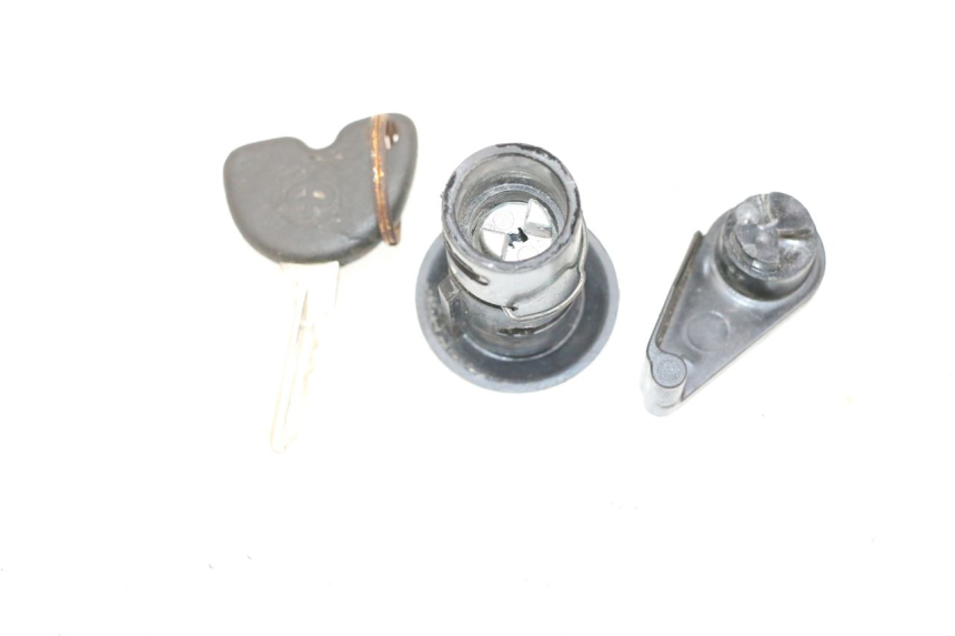 photo de CIERRE ASIENTO HOOK PIAGGIO NEW TYPHOON 50 (2018 - 2021) - Zoom estado de uso