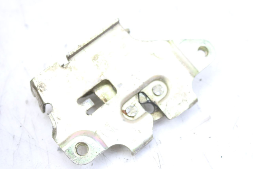 photo de CERRADURA DEL ASIENTO SYM ORBIT 2 4T 50 (2008 - 2017) - Detalle de la pieza