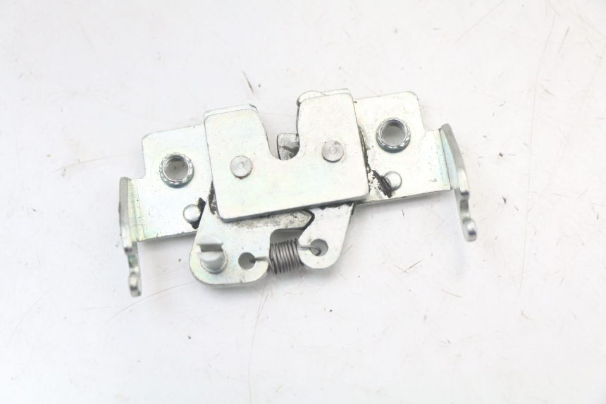 photo de CERRADURA DEL ASIENTO MBK OVETTO ONE 2T 50 (2013 - 2017) - Detalle de la pieza