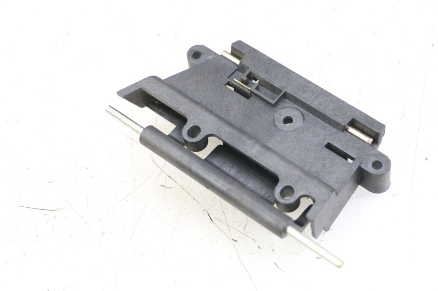 photo de CIERRE ASIENTO HOOK PEUGEOT VIVACITY 125 (2010 - 2017) - Detalle de la pieza