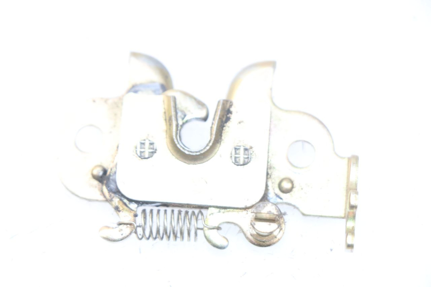 photo de CIERRE ASIENTO HOOK PEUGEOT STREETZONE 2T 50 (2014 - 2019) - Detalle de la pieza