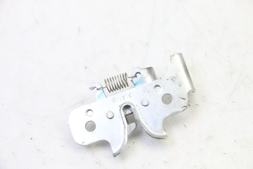 photo de CIERRE ASIENTO HOOK YAMAHA XMAX X-MAX 125 (2021 - 2025) - Zoom estado de uso