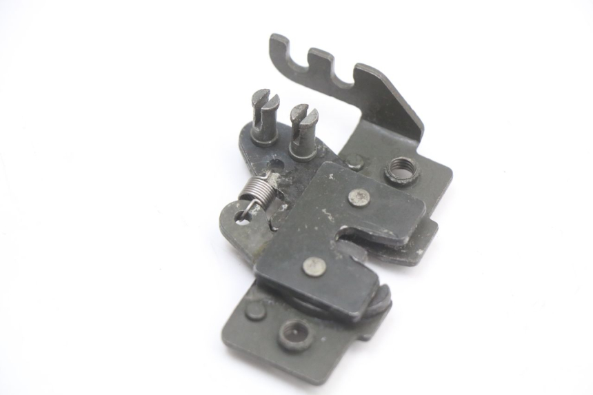 photo de CIERRE ASIENTO HOOK PIAGGIO X10 125 (2012 - 2017) - Zoom estado de uso