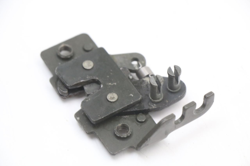 photo de CIERRE ASIENTO HOOK PIAGGIO X10 125 (2012 - 2017) - Otra perspectiva