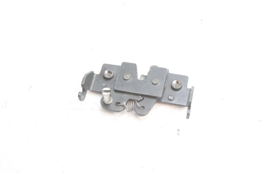 photo de CIERRE ASIENTO HOOK PIAGGIO X8 STREET 125 (2006 - 2007) - Zoom estado de uso