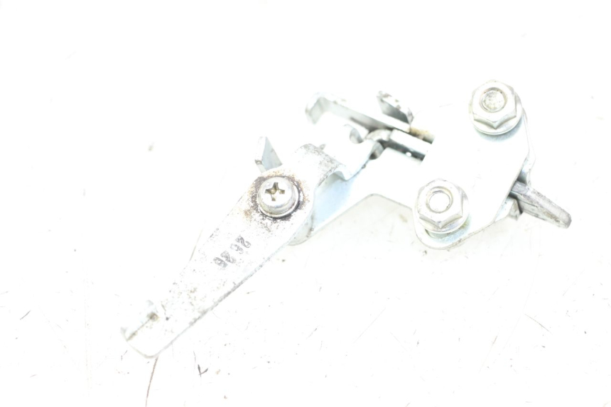 photo de CIERRE ASIENTO HOOK YAMAHA FZ1 FAZER 1000 (2007 - 2009) - Primer plano técnico