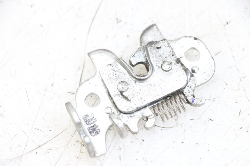 photo de CIERRE ASIENTO HOOK SUZUKI ADDRESS 110 (2015 - 2020) - Detalle de la pieza