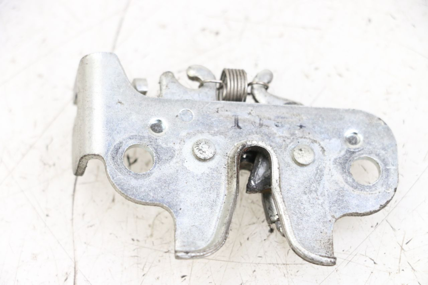 photo de CIERRE ASIENTO HOOK SUZUKI ADDRESS 110 (2015 - 2020) - Zoom estado de uso