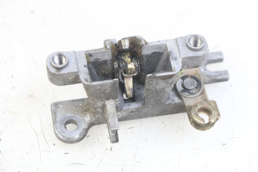 photo de CERRADURA DEL ASIENTO KYMCO AGILITY 16+ 4T 50 (2018 - 2023) - Otra perspectiva