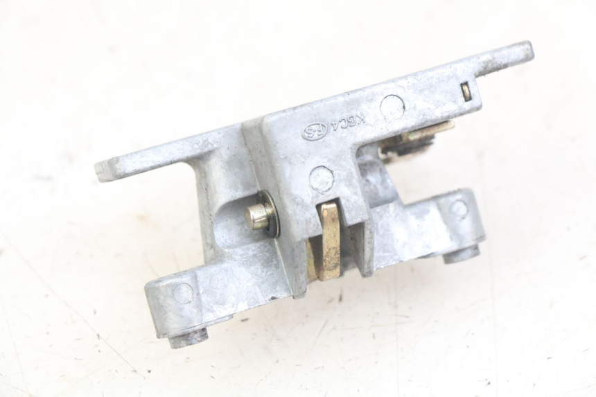 photo de CERRADURA DEL ASIENTO KYMCO AGILITY 16+ 4T 50 (2018 - 2023) - Zoom estado de uso