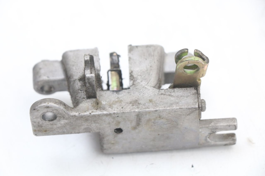 photo de CIERRE ASIENTO HOOK KYMCO AGILITY CARRY 50 (2011 - 2020) - Otra perspectiva