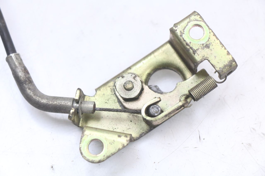 photo de Cerradura del asiento HYOSUNG GV AQUILA 125 (2000 - 2009) - Otra perspectiva