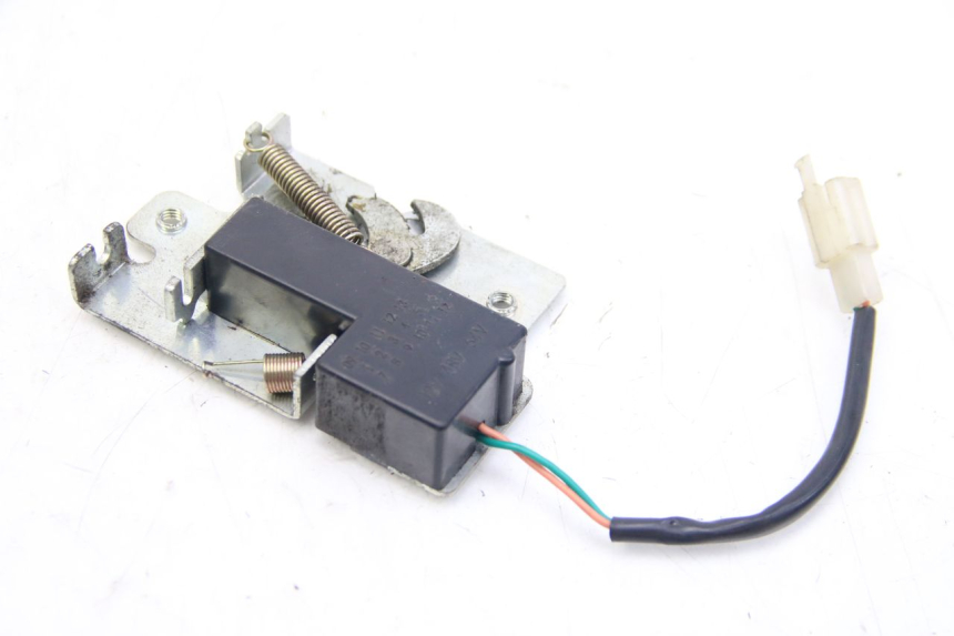 photo de CERRADURA DE ASIENTO ECCITY ARTELEC 670 1 (2013 - 2017) - Detalle de la pieza